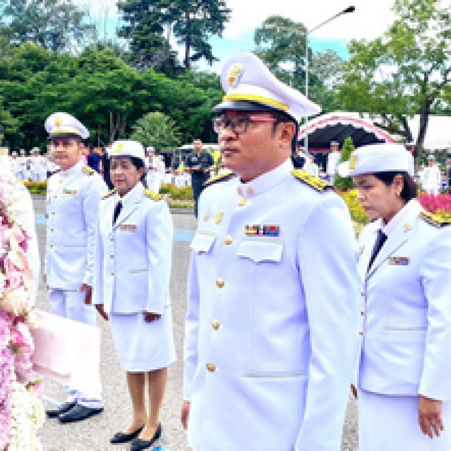 ร่วมพิธีวางพวงมาลาถวายราชสักการะพระบรมราชานุสาวรีย์พระบาทสมเด็จพระจุลจอมเกล้าเจ้าอยู่หัว เนื่องในวันปิยมหาราช 